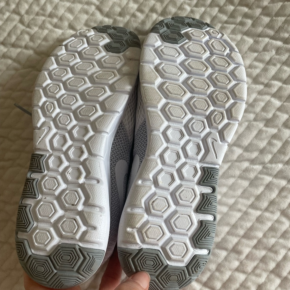 WOMENS NIKE FLEX EXPERIENCE RN 5 SIZE 7.5 - Picture 5 of 6